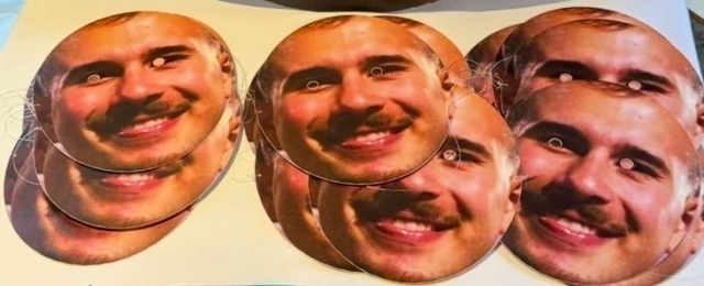 Kit 4 - Totem Pessoa + Cabeça Gigante + 20 Máscaras